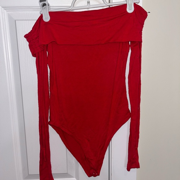 Forever 21 Red Long Sleeve Bodysuit with Synch Shoulders - Size Small - Picture 4 of 5